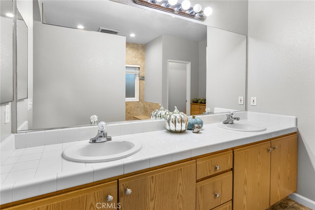 2037 Woodside Ct, Atwater, CA 95301