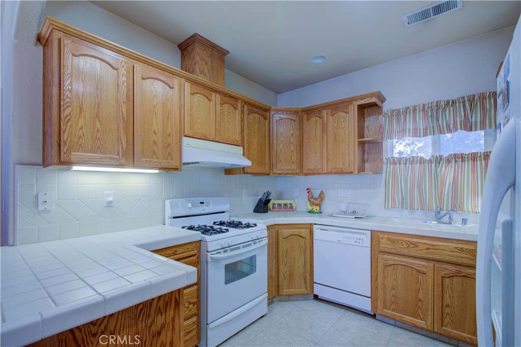 5261 Lucille Ln, Atwater, CA 95301