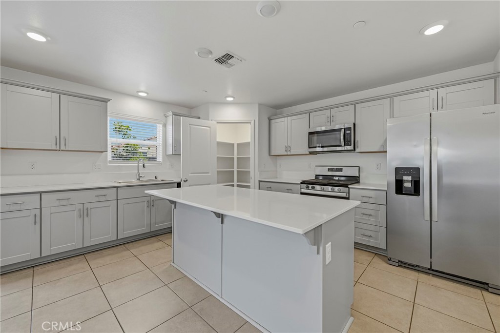 697 Heitz Ct, Merced, CA 95348