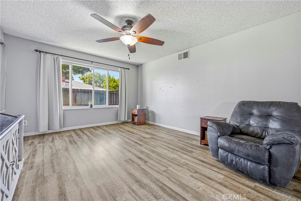 210 Tammy Dr, Atwater, CA 95301