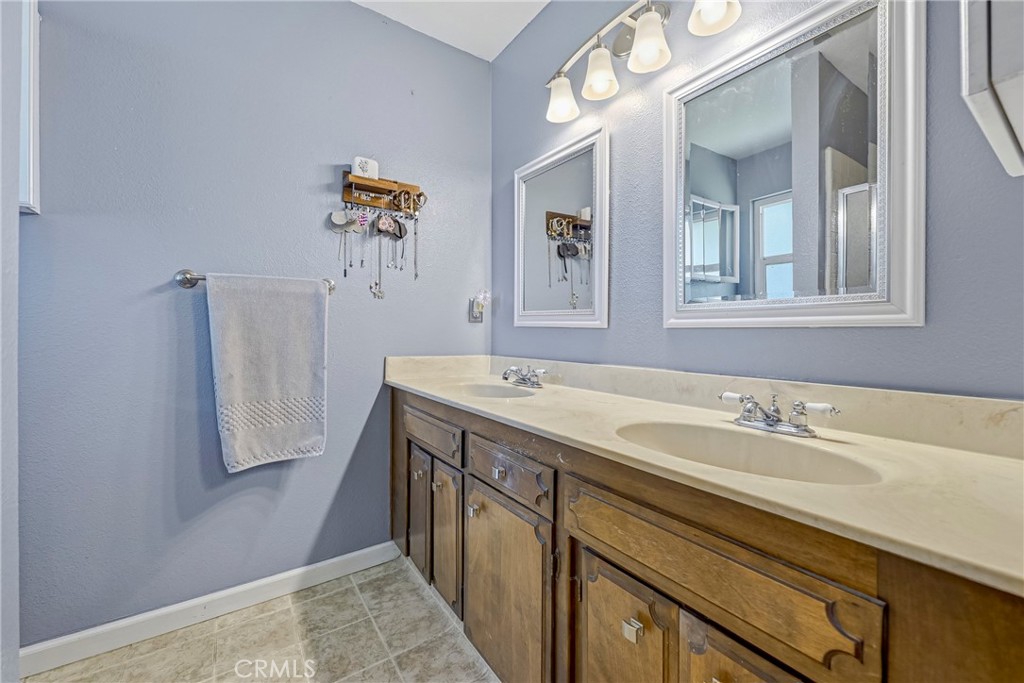 210 Tammy Dr, Atwater, CA 95301