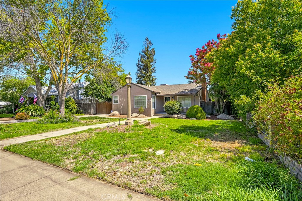 1221 E 21st St, Merced, CA 95340