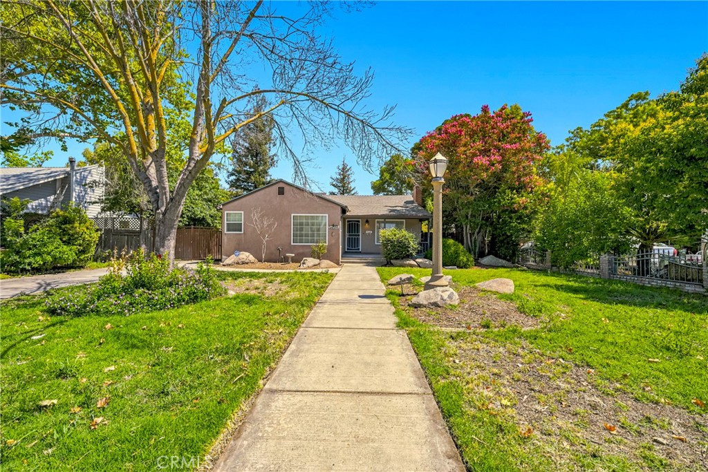 1221 E 21st St, Merced, CA 95340