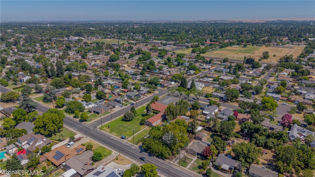 1221 E 21st St, Merced, CA 95340