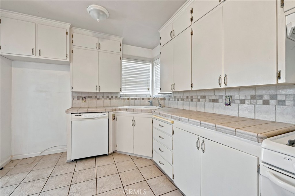 1221 E 21st St, Merced, CA 95340