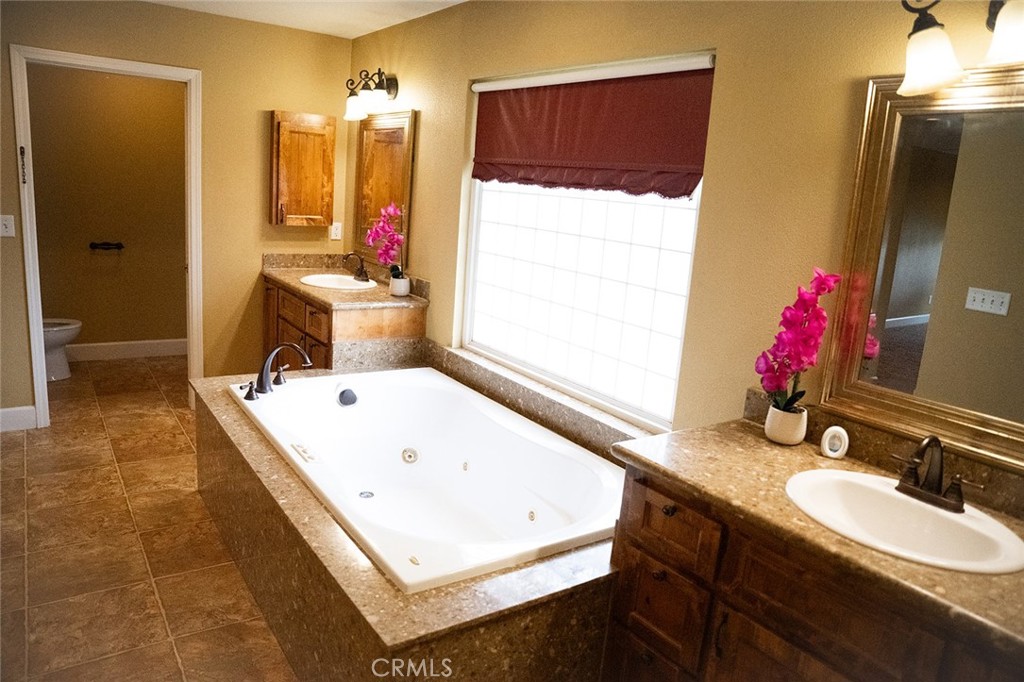 2590 N Gurr Rd, Atwater, CA 95301