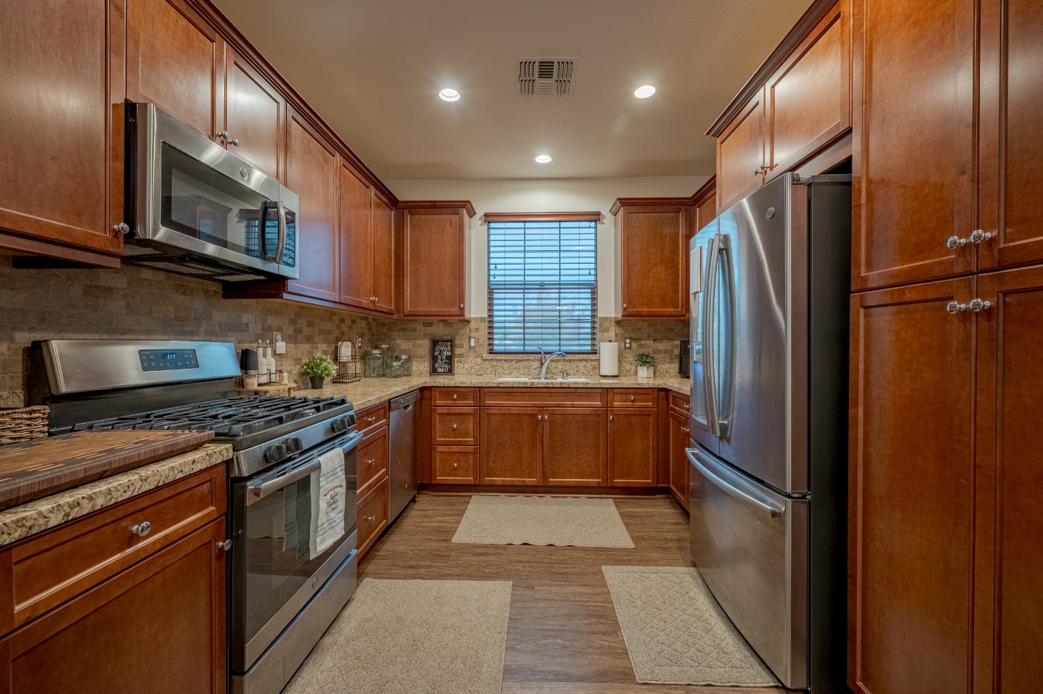 331 Carly Anne Dr, Merced, CA 95341