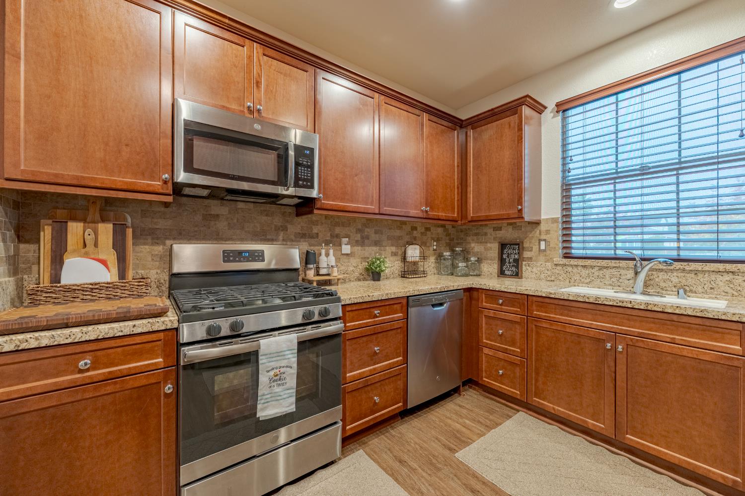 331 Carly Anne Dr, Merced, CA 95341